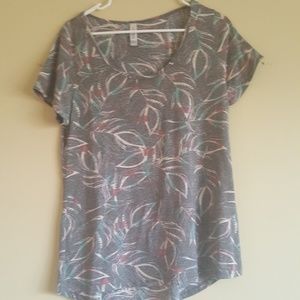 Large Lularoe Classic T